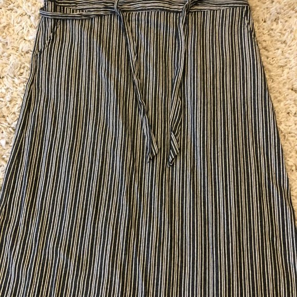 The Main Street Exchange Sz XXL Maxi Skirt Grey Pinstripe Comfort Waist Pockets - Picture 2 of 8